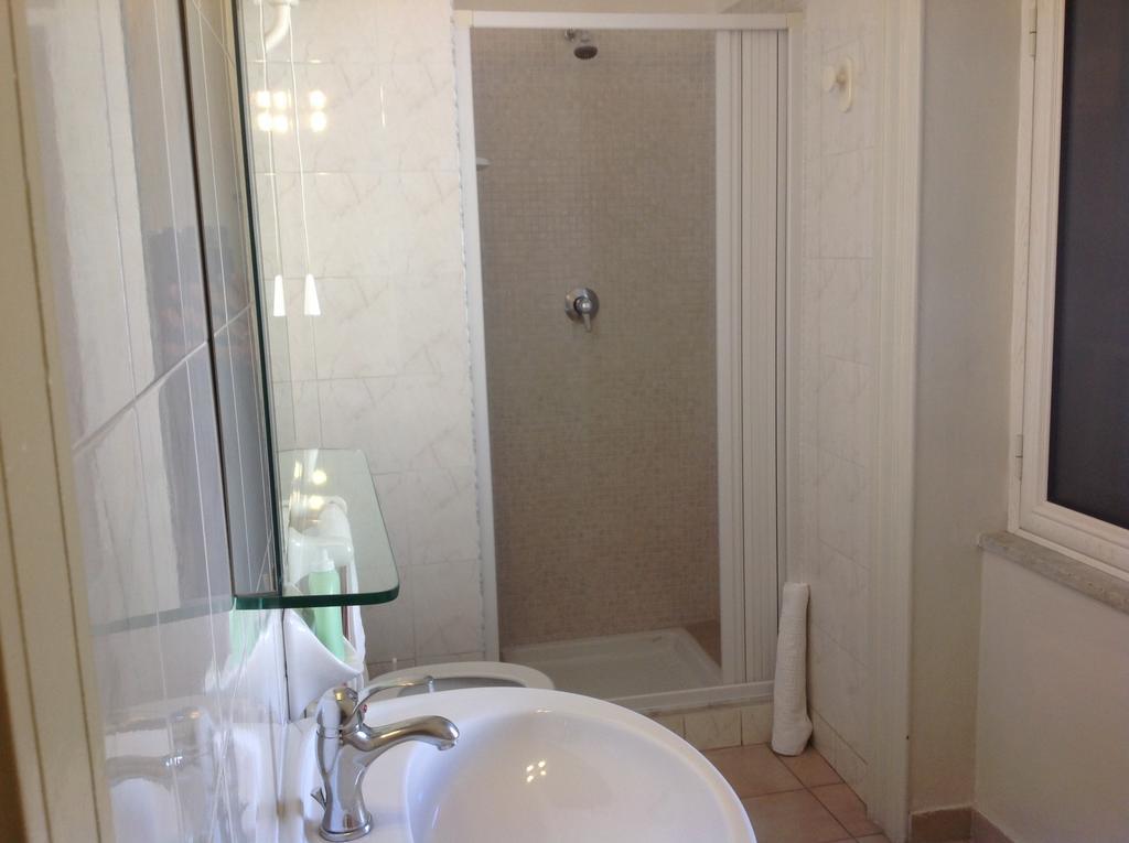 Double Room Private Bathroom,434062653:JPEG